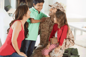 soldier-with-family_1419539